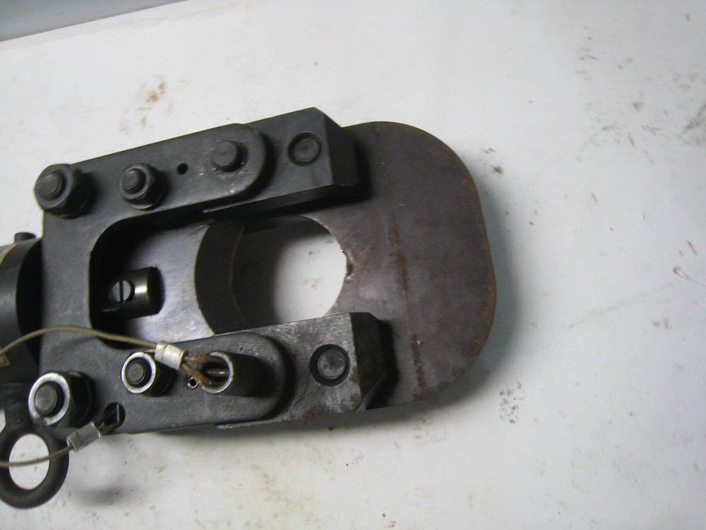 Huskie Tools S-40B Handheld Hydraulic Cutting Tool