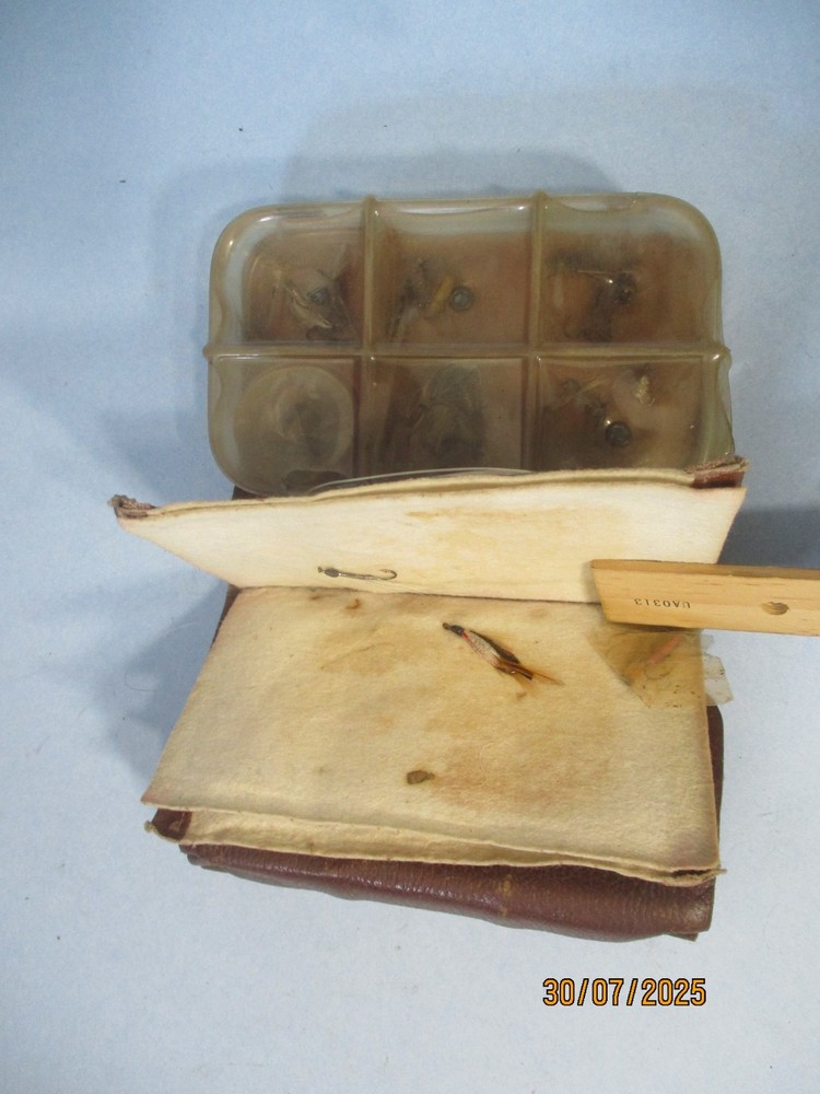 Vintage Leather BOUND Fly WALLET / FLY STORAGE BOX Felt Storage Pages