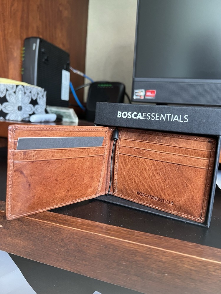 Bosca Essentials Men’s Bifold Wallet Tan NIB Genuine Leather