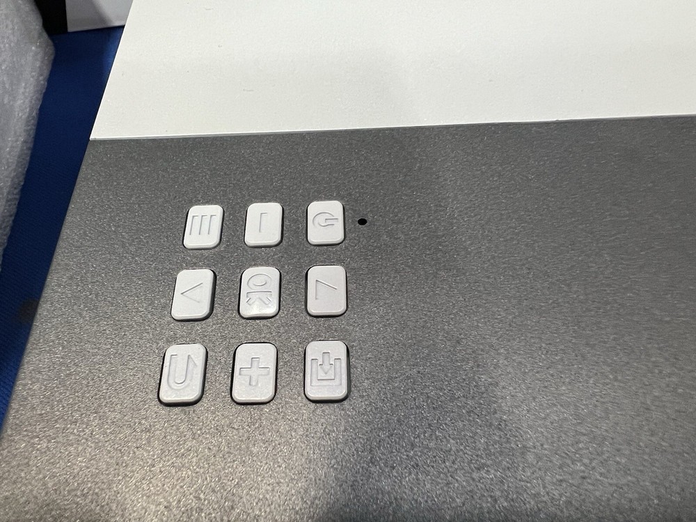 LED High-Resolution Mini Projector TFT LCD 1080 Pixels HD Multimedia