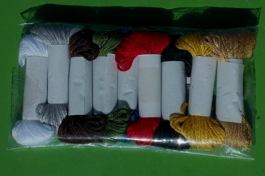SINGER POLYESTER HAND SEWING THREAD AND NEDDLE KIT 9 MINI COLOR SPOOLS