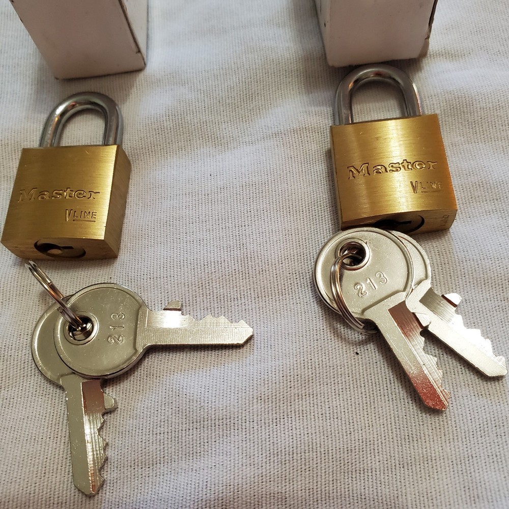 New Old Stock 2 Matched Master Lock V Line Padlock 4YH20