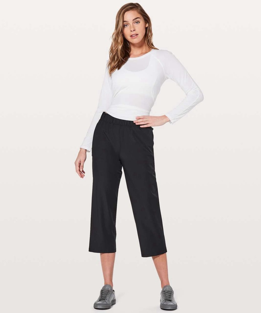 Lululemon Next Move Black Capri Pants Size 6 Casual Minimalist Athletic