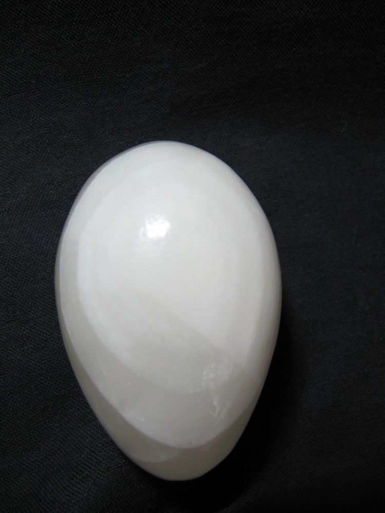 2 Cream Onyx Eggs - VGC