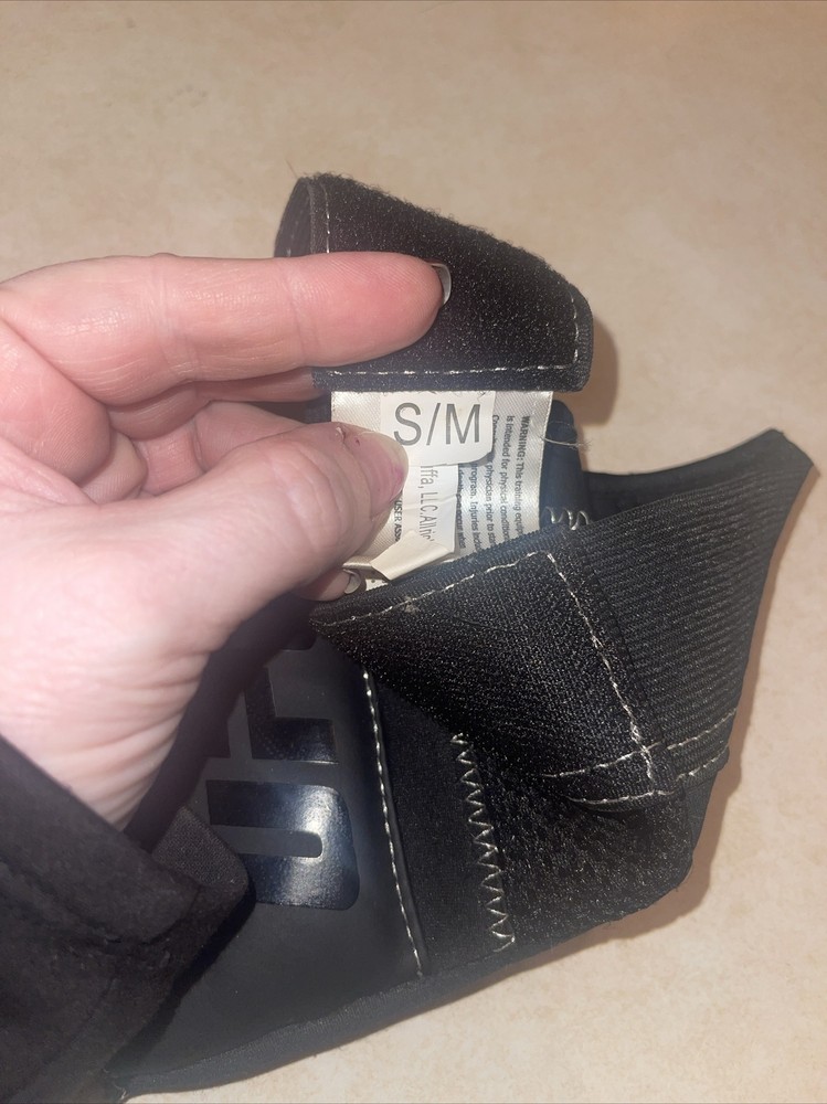 UFC Fingerless Gloves …:size Small