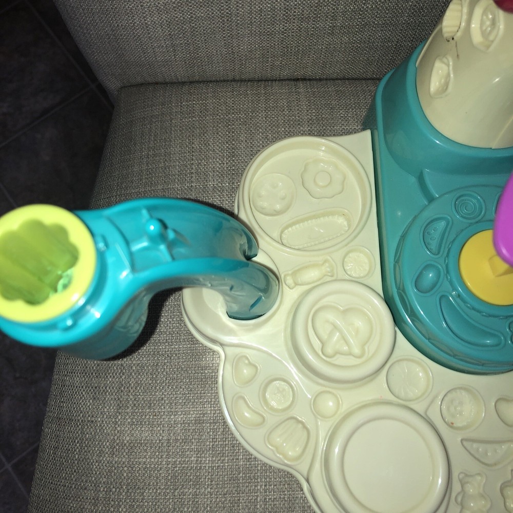 Hasbro 2007 Play dough Kitchen Creations Modeling Set~Machine Only