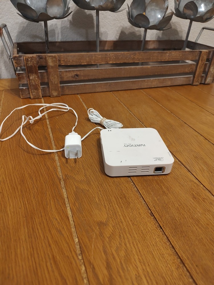 IVATION Projectionist Series HDMI PROJECTOR , Used