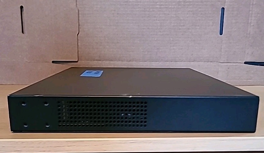 Ubiquiti Networks (ES-48-LITE) Network Device, NO RACK MOUNTS