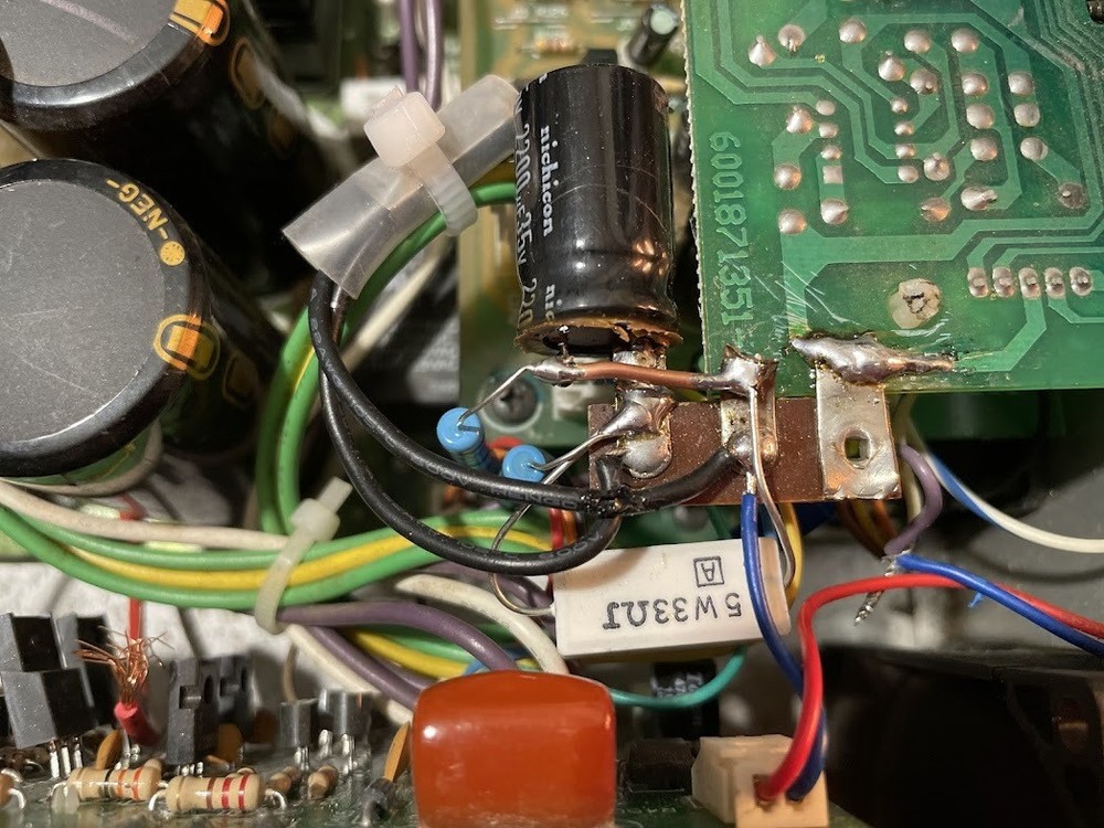 American Audio V2000 Power Amplifier Used