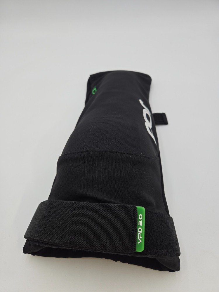 POC Joint VPD 2.0 Long Knee Pads Uranium Black Medium, one pad only (right)