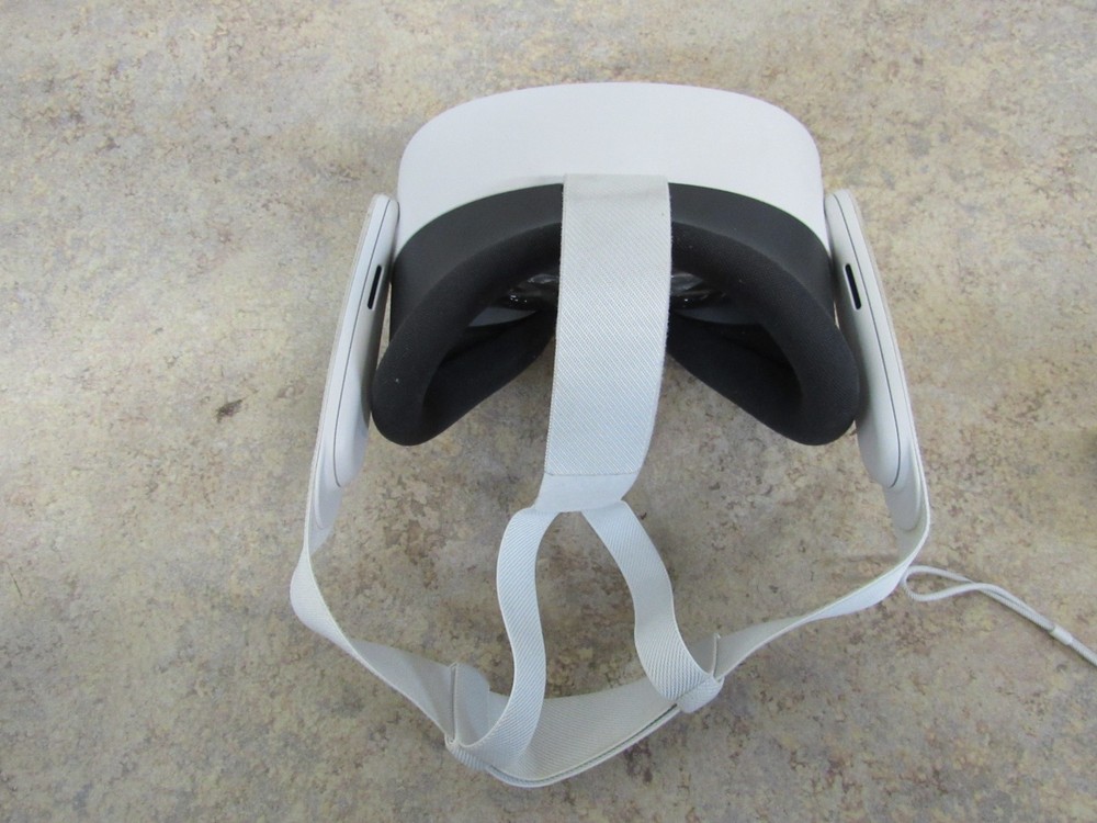 Meta Oculus Quest 3S 128GB Standalone VR Headset