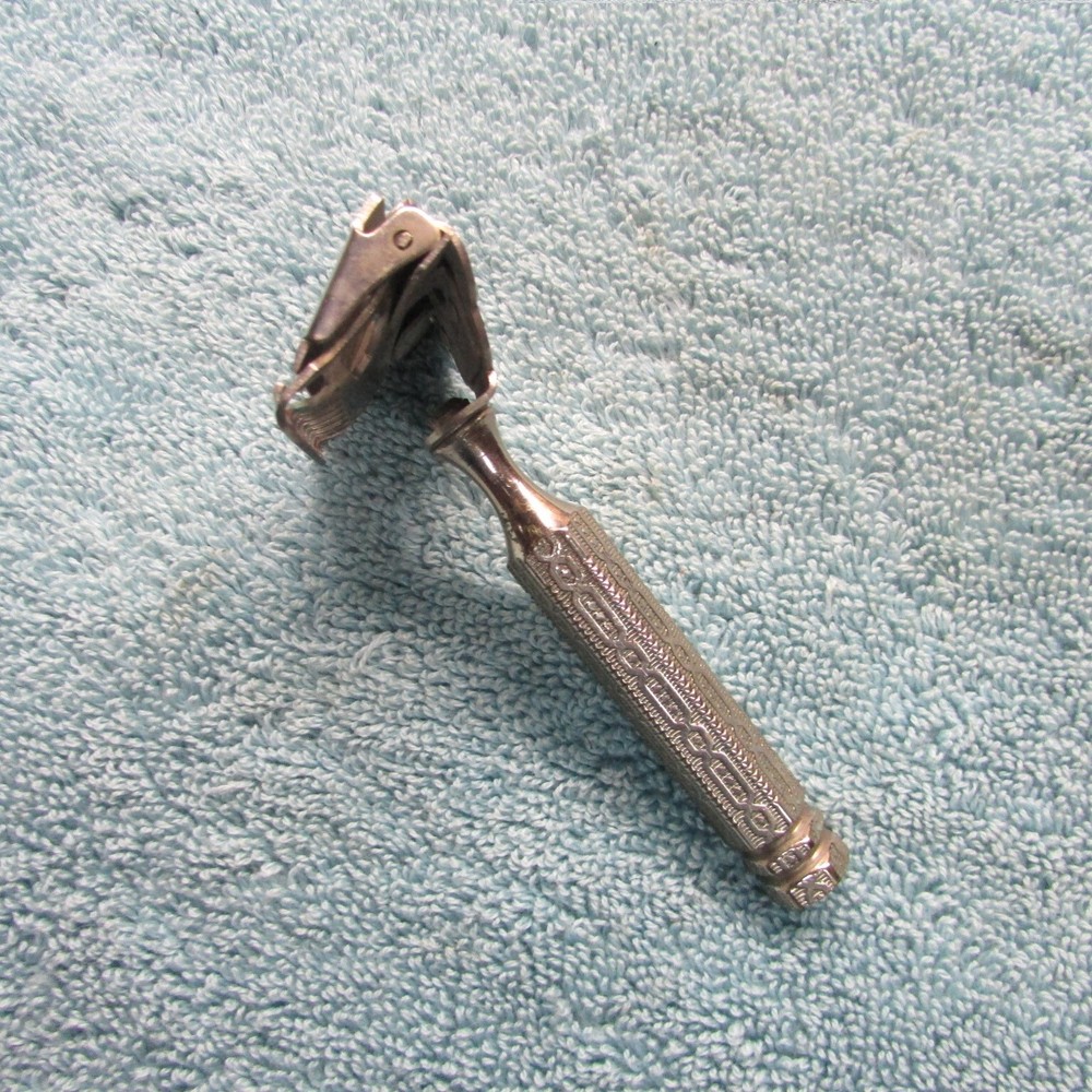 Gem Micromatic Razor W. Bakelite Case