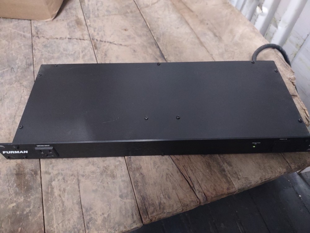 Furman M-8X Power Conditioner