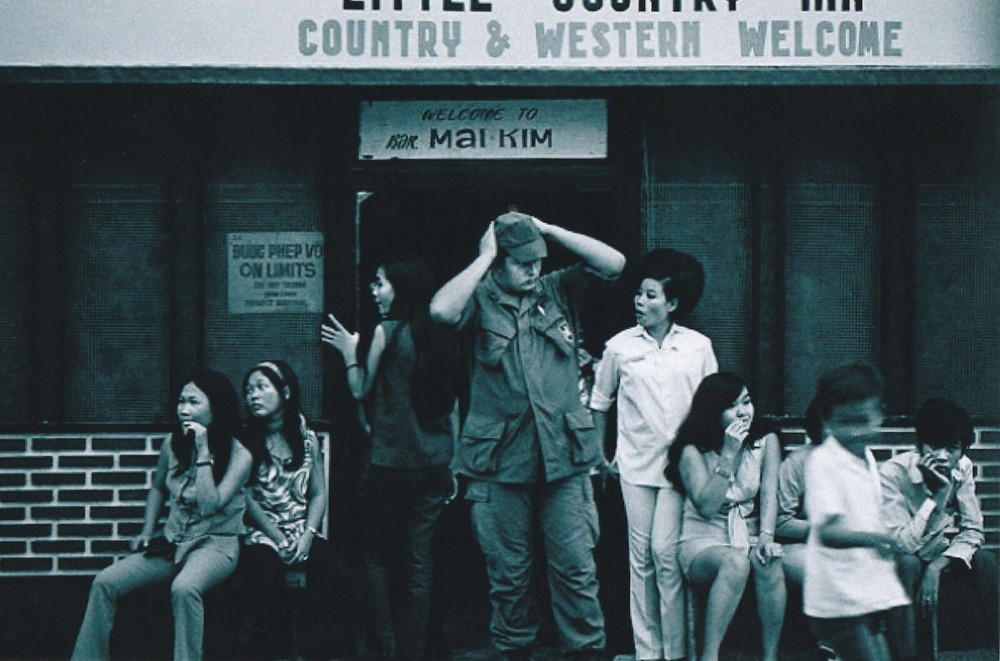 Vietnam  War  Photos --  Saigon Ladys  ,,