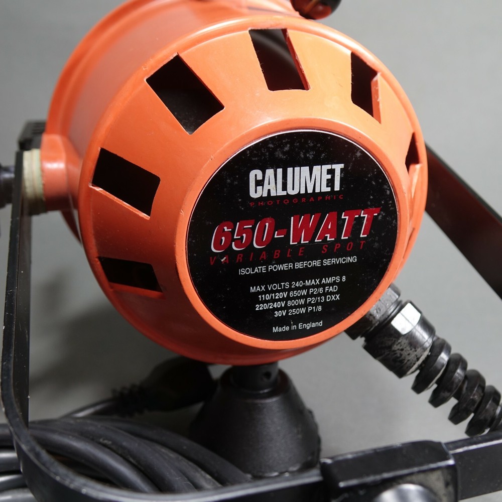 Calumet / Bowens 650 watt variable spot light w/ Bulb & Cable