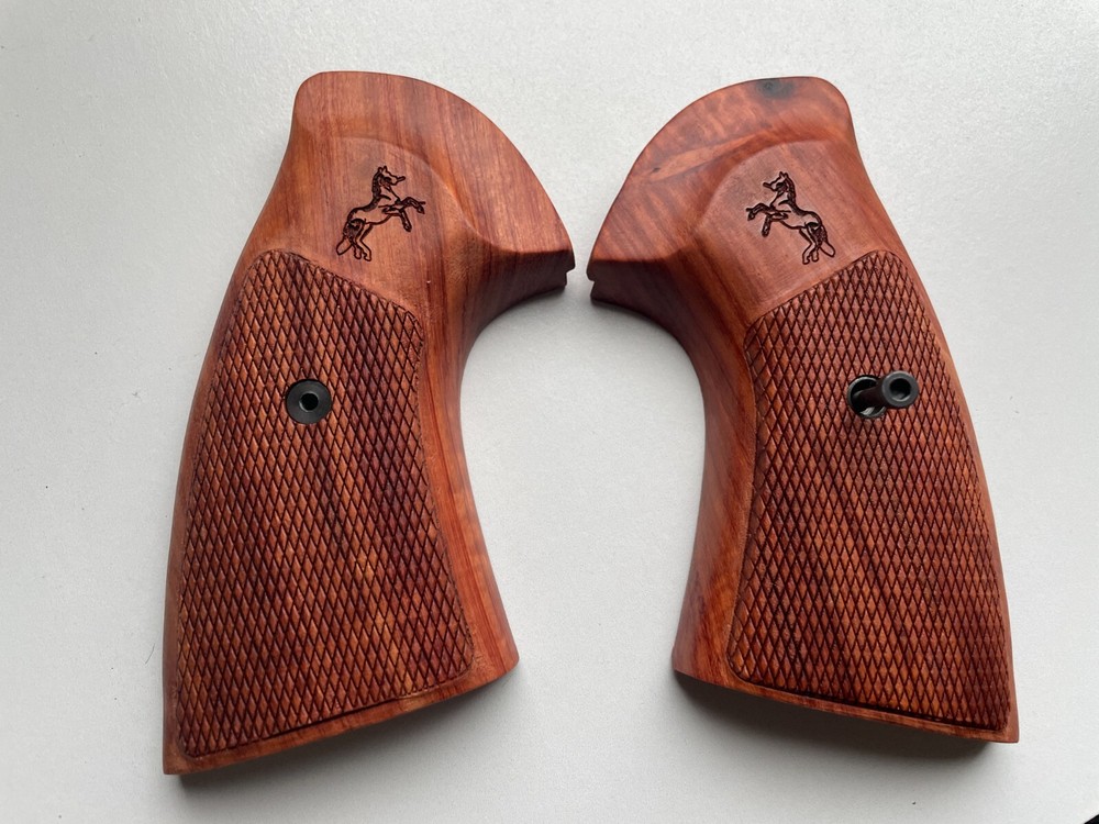 Premium Grip For COLT PYTHON (I,E Fr ame)  Checker Hard wood new design