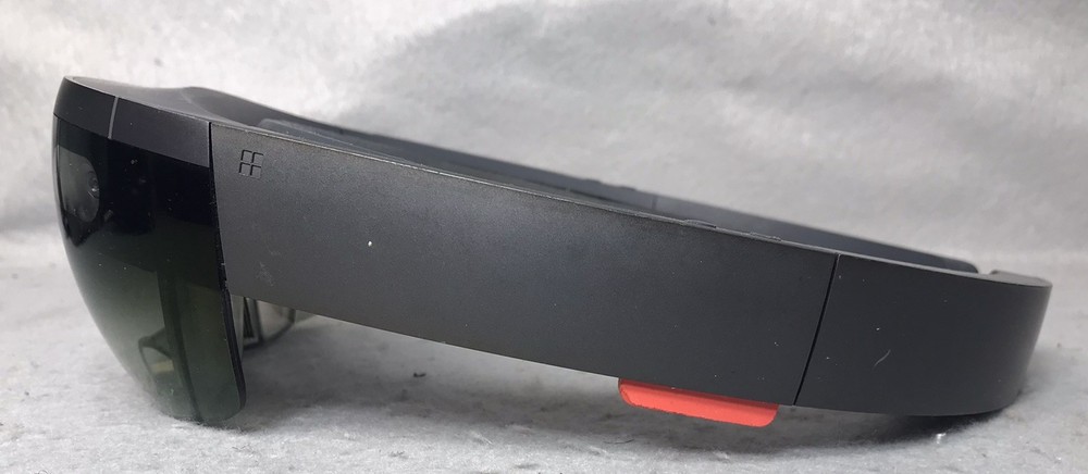 Microsoft Hololens 1 W/charger/Clicker/Case