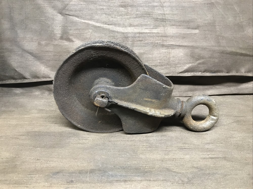 Vintage Old 5” Barn Pulley