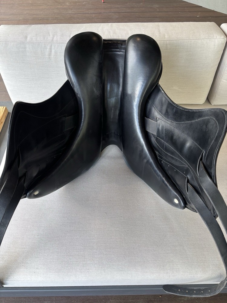 Stackhouse Dressage Saddle - 16in seat / Medium tree