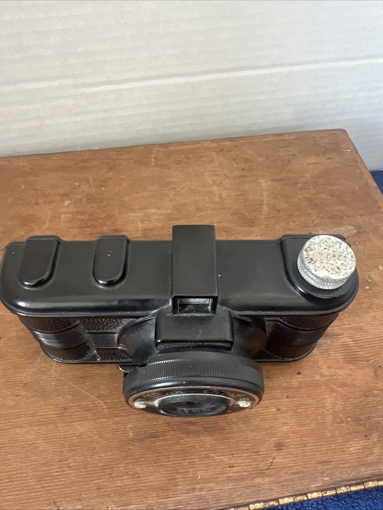 Vintage Mar-Crest Camera Plastic Camera, Untested
