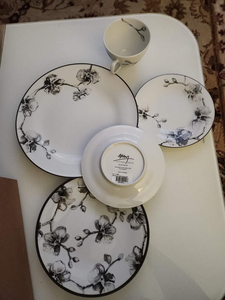 Michael Aram Black and white 5 Piece Place Setting Dinnerware New/Original Box
