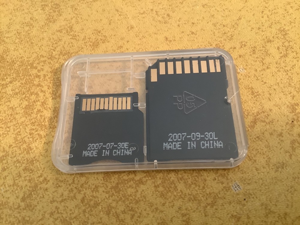 SanDisk micro SD to SD adapter in plastic case