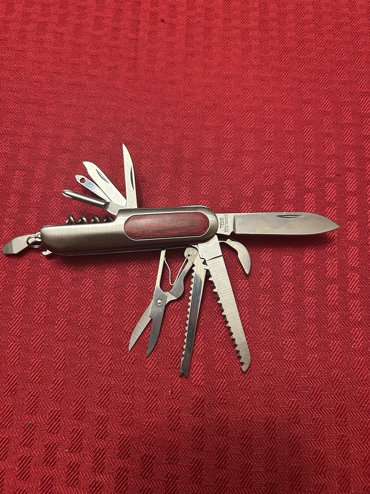 Casselman Multi-tool EUC With Carrying Sheath