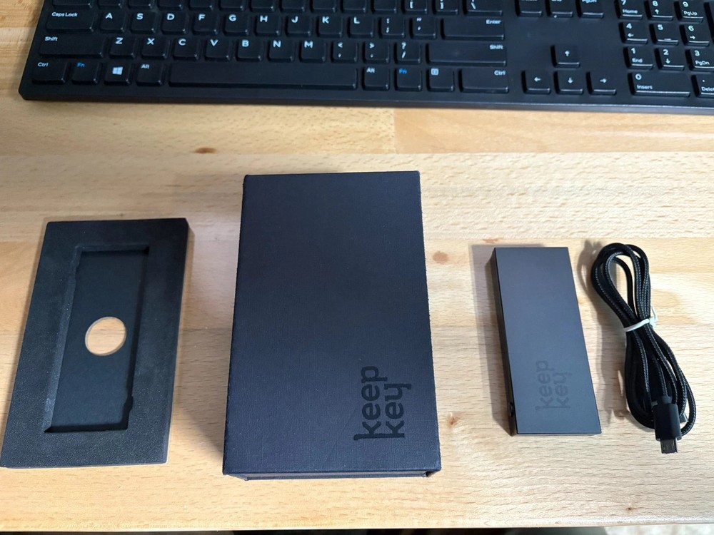 Keep key The Simple Cryptocurrency Hardware Wallet Black