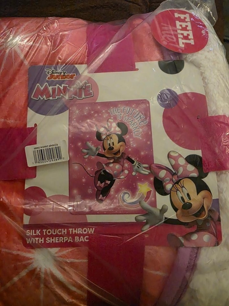 Disney Minnie Mouse Silk Touch Throw / Sherpa Back 60" x 80" .