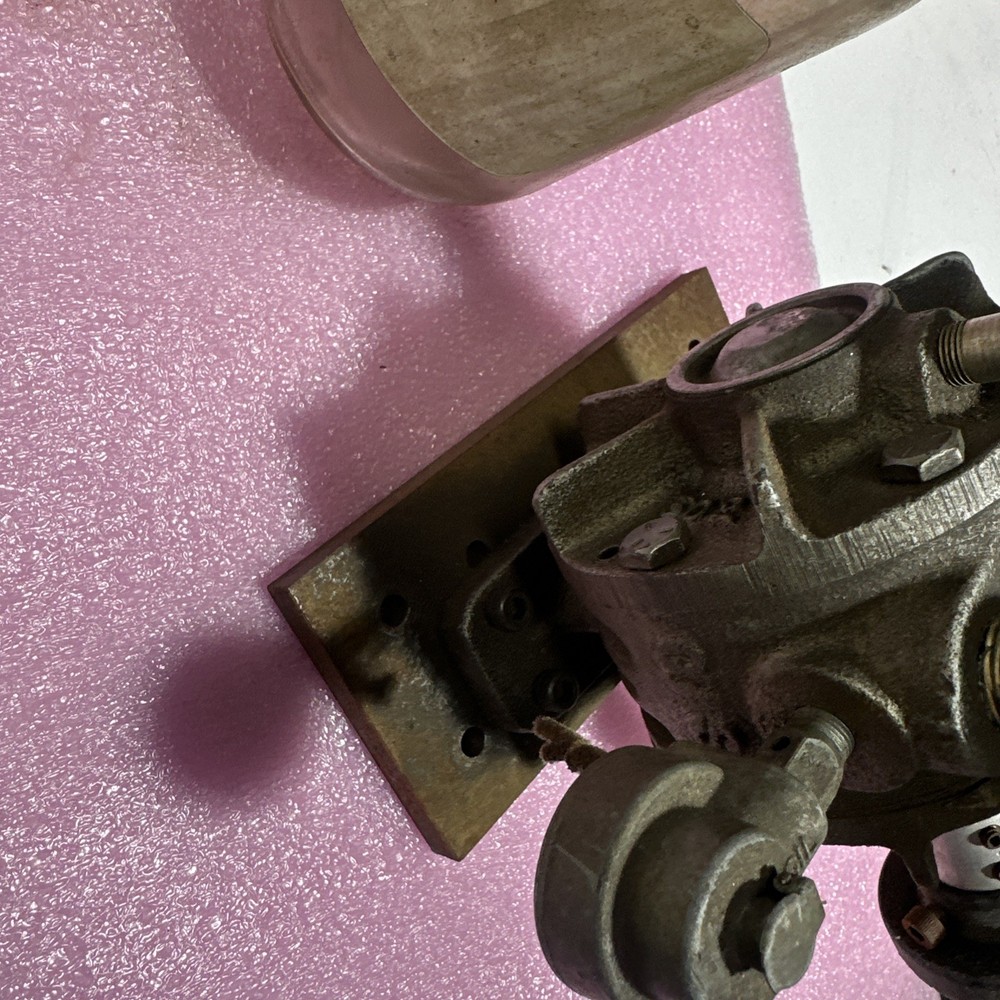 GAST Model 0740 Rotary Vane Vacuum Pump