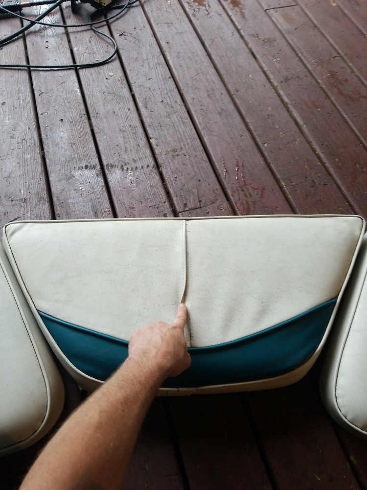 Z7 1992 Crownline 182 front seats