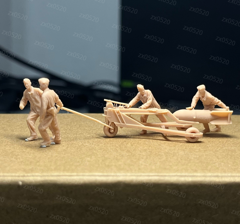 1/72 WW II Germany"Ground crew loading the missile" 4 man+tool model(3D printed)