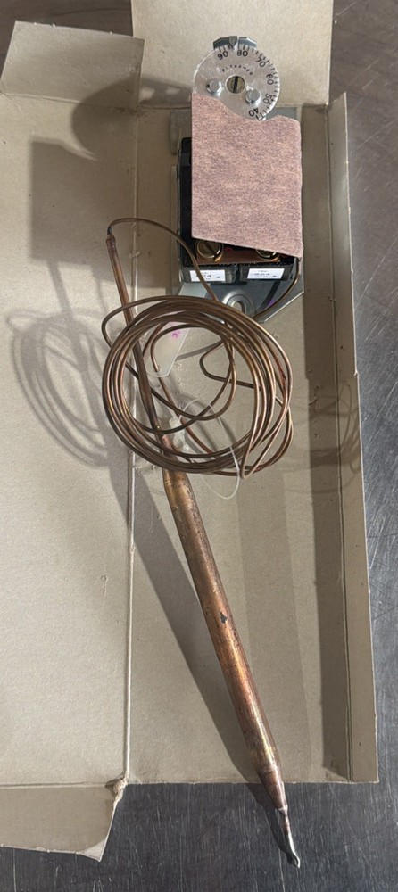 Johnson Controls A28GJ-13C 2-Stage Temperature Control Nos Surplus