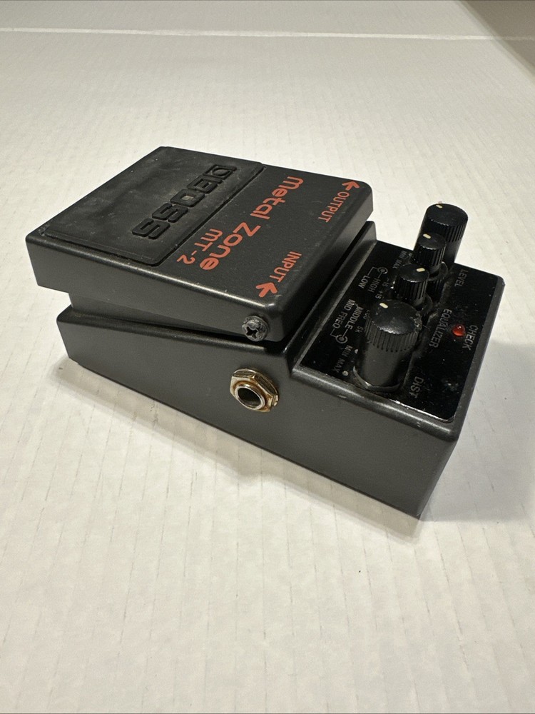 BOSS MT-2Metal Zone Guitar Effects Pedal