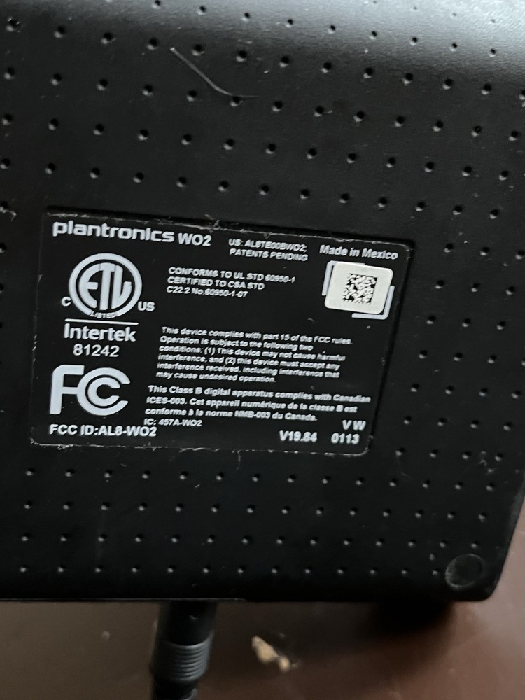 Plantronics W02 Headset w/ Charging Base & AC Adapter