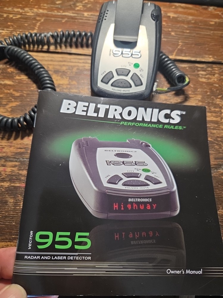 Beltronics Vector 955 Radar Detector w/Cord and Users Manual