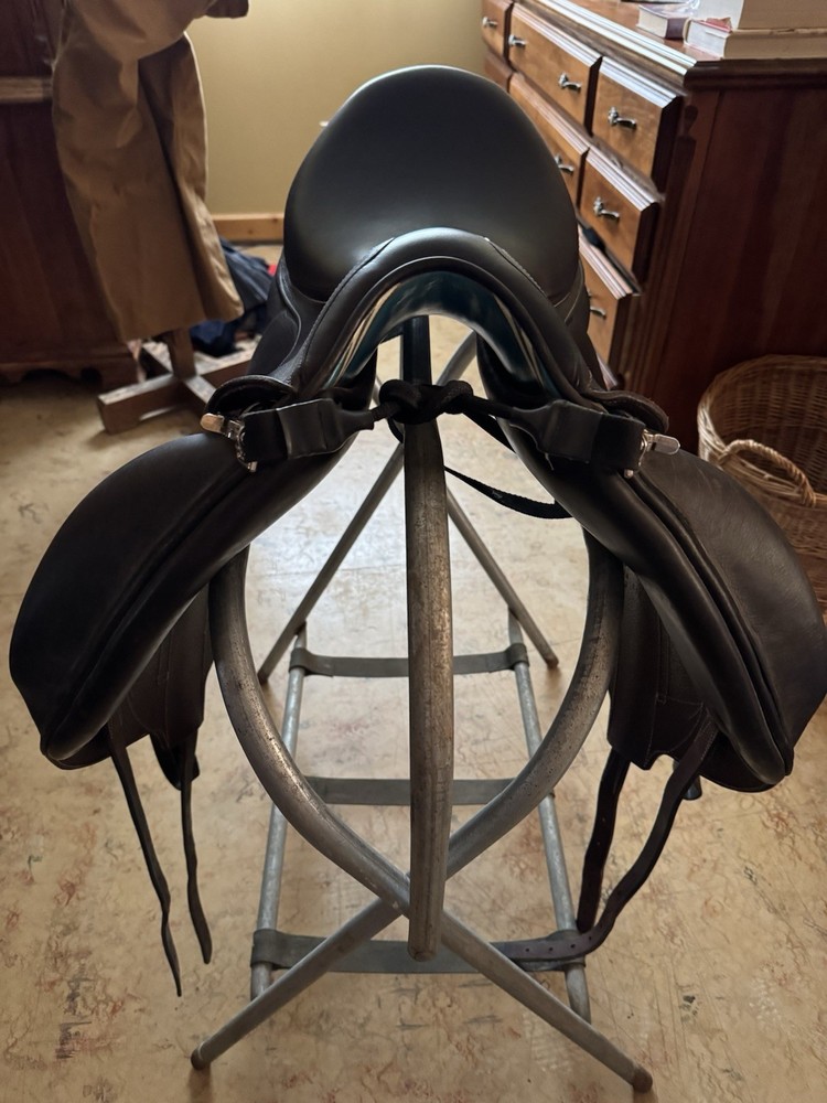 Voltaire Dreassage Saddle 17.5 Medium