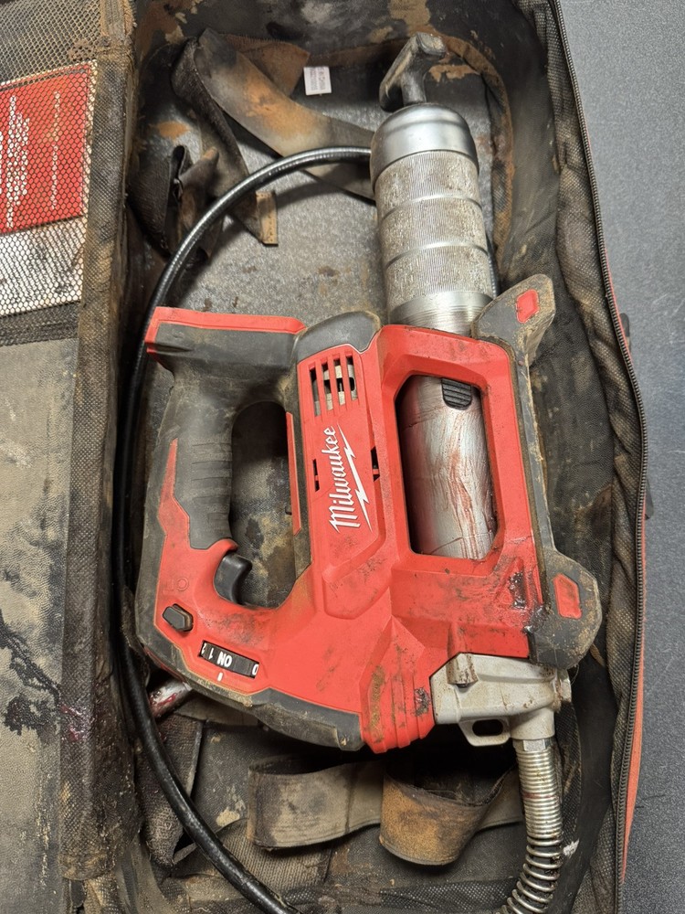 Milwaukee Grease Gun Tool And Case