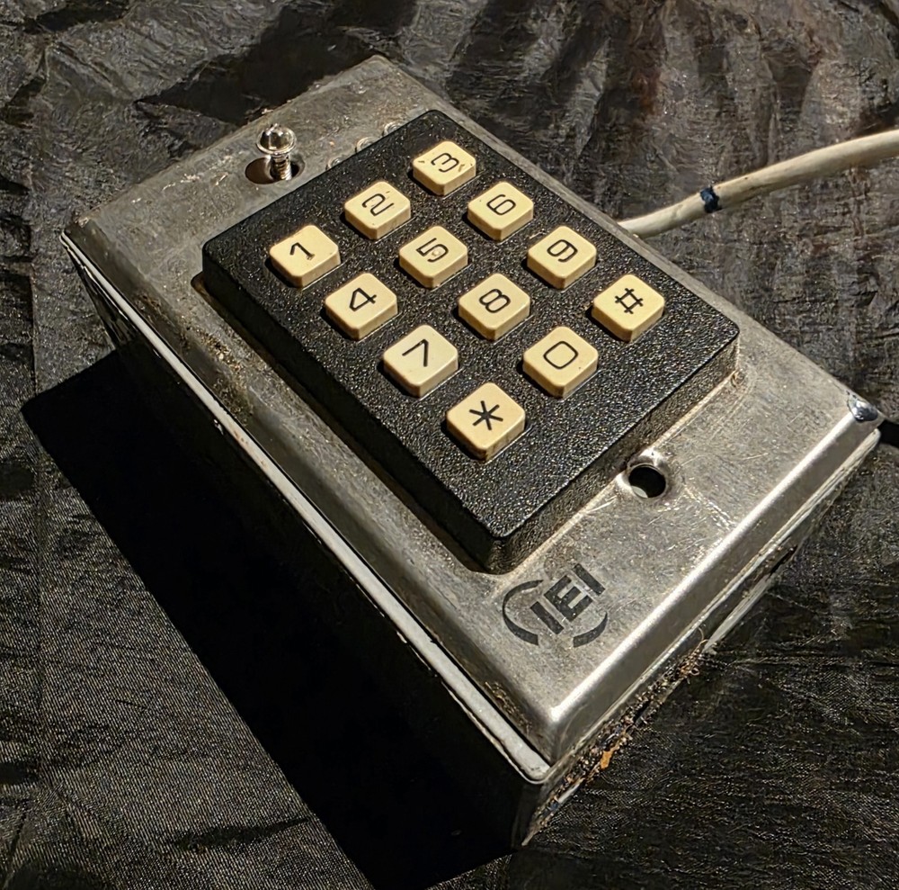 Linear 212i Indoor Flush-Mount Keypad - White/Black