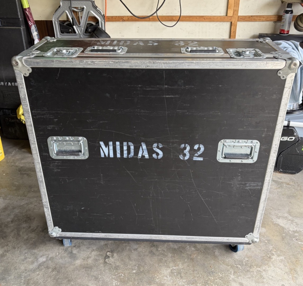 Flight Case For Midas M32 With Doghouse And Wheels
