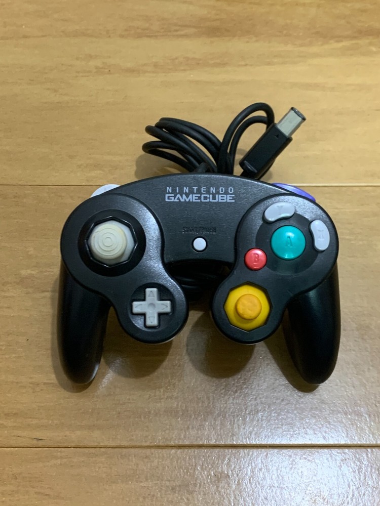 Nintendo GameCube Console + Controller + Accessory NTSC-U/C (US/Canada) DOL-001