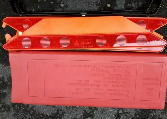 Simply Foldable Warning Triangle