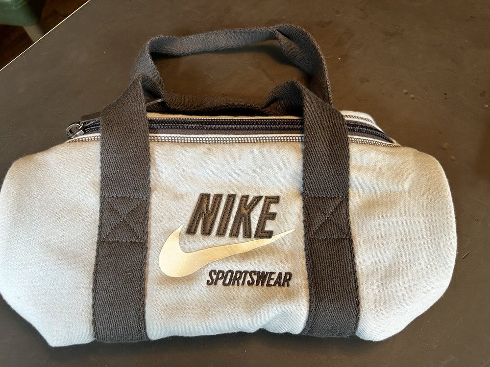 Small Nike Sportswear Du
