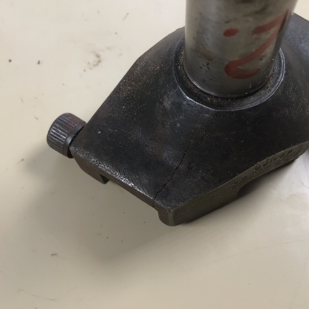 One BROWN & SHARPE TOOL HOLDERS 5/8" SHAANKS #60-100, cracked