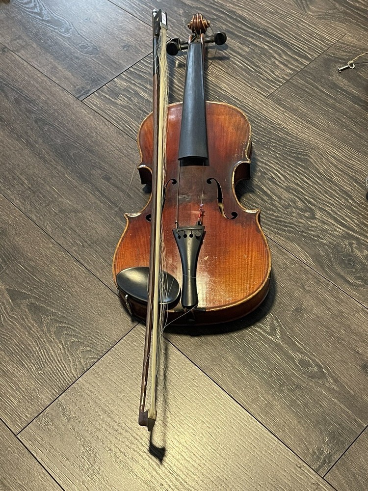 Antique violin