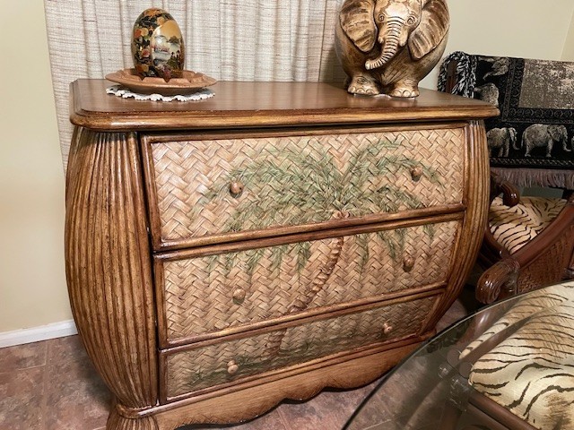 Bombay Chest