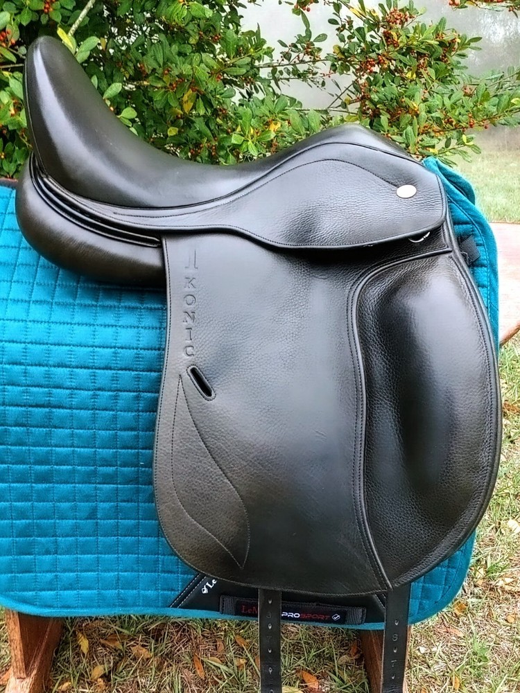 IKONIC PRO Dressage Saddle - UC245