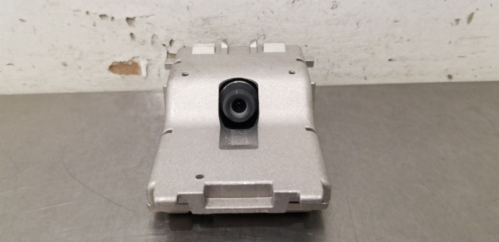 22 CHEVY SILVERADO 2500 FRONT FACING CAMERA WINDSHIELD MOUNTED 86778119
