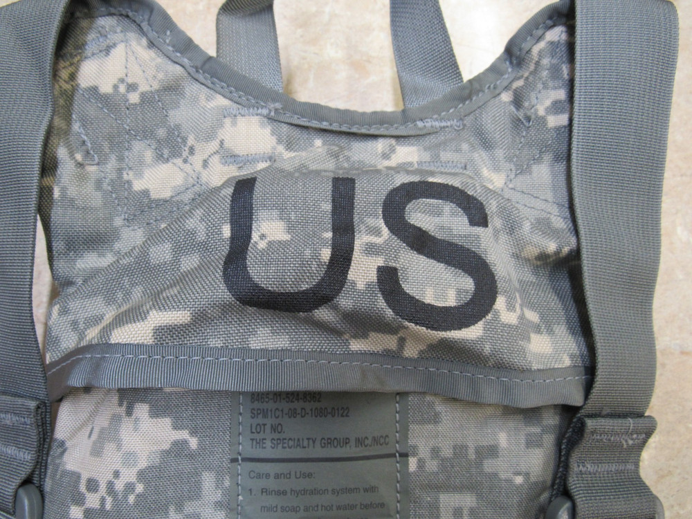 US Molle II Hydration System ACU Digital & New Hydramax 100oz Bladder