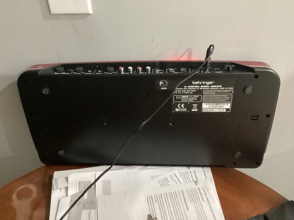 Behringer U-Control UMA25S USB MIDI Controller